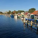 Hochwertiges Fischerhus Mit Terrasse Und Grill * Greifswald