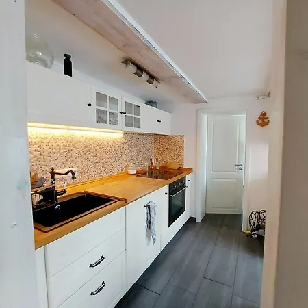 Prázdninový dům Hochwertiges Fischerhus Mit Terrasse Und Grill Greifswald